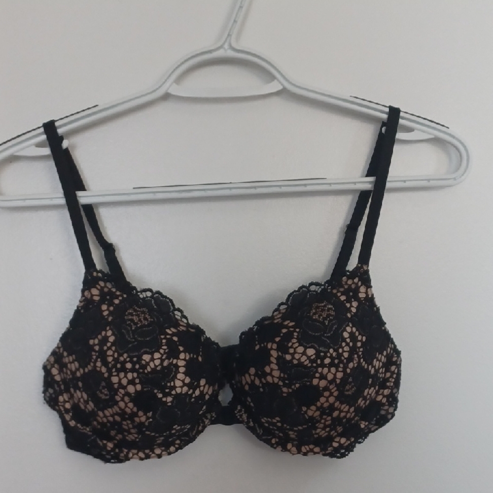 SEXY VS NUDE N LACE BRA !!